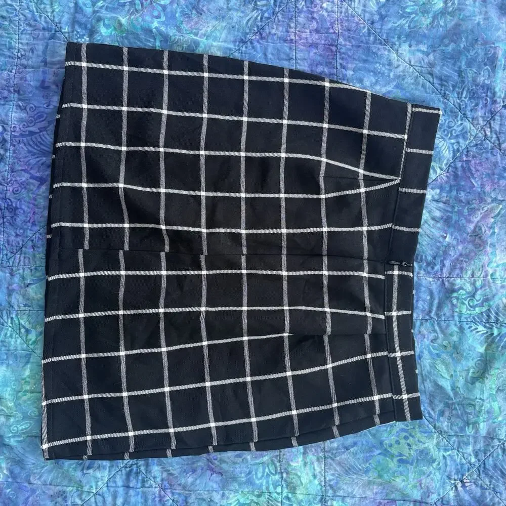 Nasty Gal Check In Sometime Plaid Mini Skirt Black Size 4 Back Zipper GUC